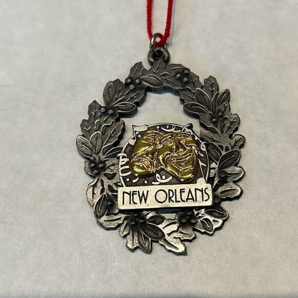 New Orleans Pewter Ornament Theater Masks Mardi Gras Holiday Christmas - Picture 2 of 4